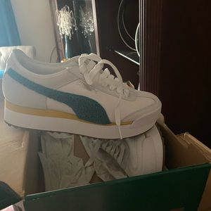 Ladies New Puma. SOLD